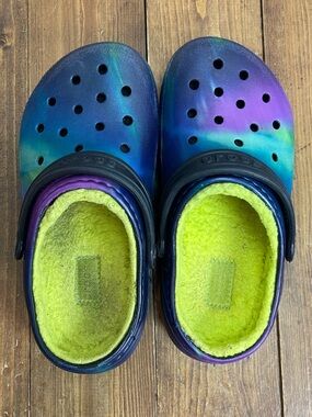 Crocs classic lined clogs kids size 12 out of this world design